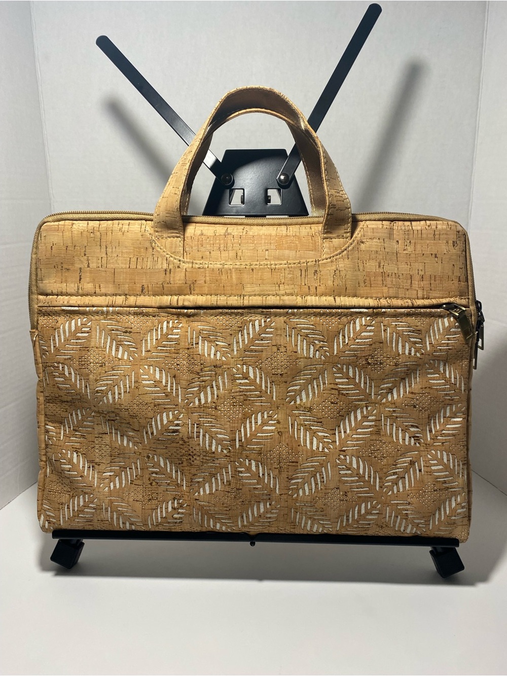 Women’s Cork Bag Leaf Pattern laser-cut Computer/iPad Natural Like New - Picture 3 of 10